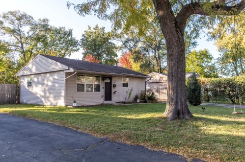 34 Cardinal Ln, Carpentersville, IL 60110-1604