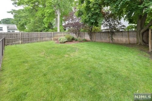 92 Randolph Ave, Dumont, NJ 07628-1920