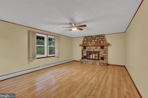 550 Hammond Rd, York, PA 17406-2319