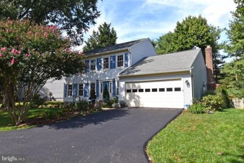 3303 Wrenn House Ct, Herndon, VA 20171-3955