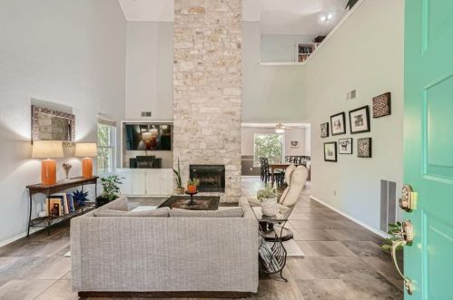 6555 Fair Valley Trl, Austin TX  78749-1266 exterior