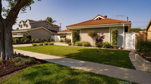 11671 Pine St, Los Alamitos, CA 90720-4158