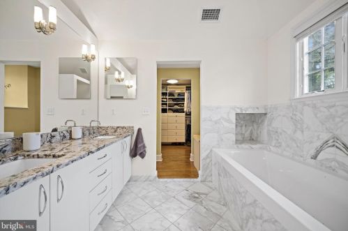 69 Laurel Rd, Princeton NJ 08540-2708 exterior