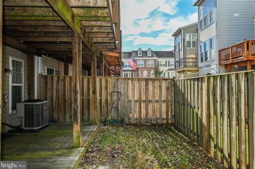 6332 Dunn Ct, Springfield VA  22150-7839 exterior