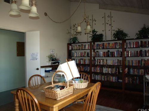 9850 Garfield Ave, Huntington Beach CA  92646-2402 exterior
