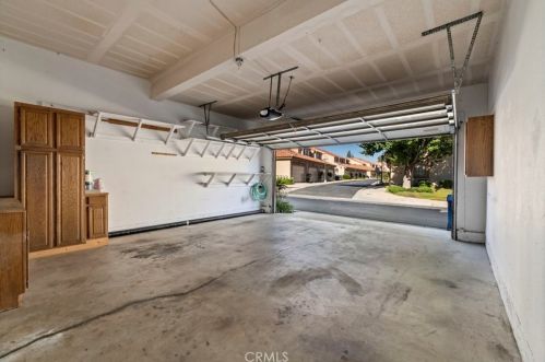 342 Country Club Dr, Simi Valley CA  93065-7648 exterior