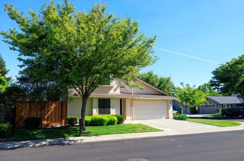 2405 Seaglen Dr, Modesto, CA 95355-9483