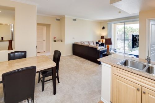 2313 Watermarke Pl, Irvine CA  92612-7688 exterior