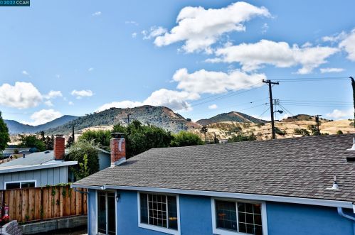 1294 New York Dr, Concord CA  94521-4617 exterior