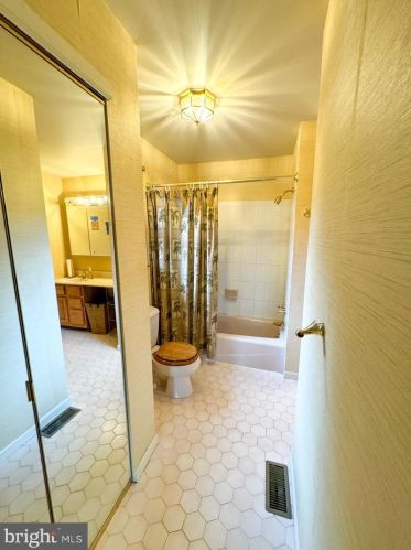 2245 52 St, Philadelphia PA 19131-2312 exterior