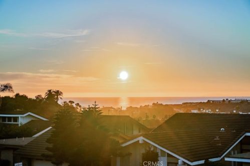 323 Calle Empalme, San Clemente CA  92672-2105 exterior