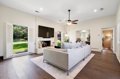 7305 Crofton Dr, Dallas TX  75231-4807 exterior