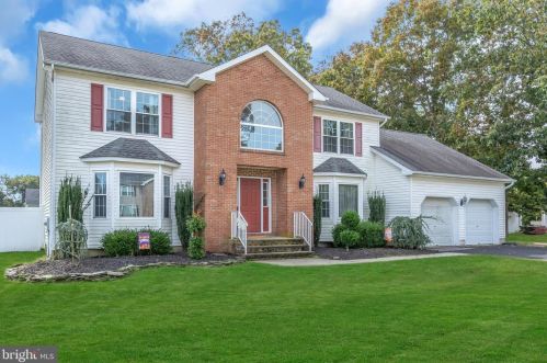 8 Nathalie Dr, Berkeley Township, NJ 08721-1269