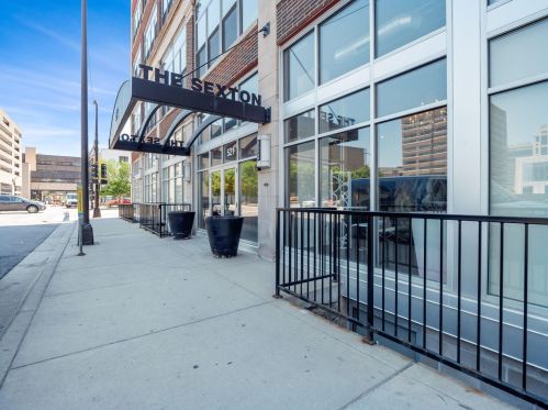 521 7th St, Minneapolis MN  55415-1614 exterior