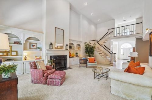 220 Grosvenor Pl, Atlanta, GA 30328-4851