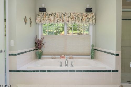 33 Roc Etam Rd, Dover NJ  07869-2427 exterior