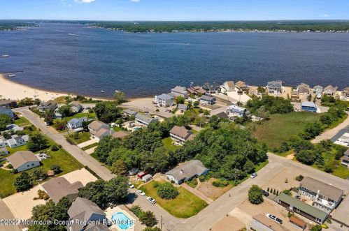 7 Elberon Ave, Berkeley Township, NJ 08721-1138