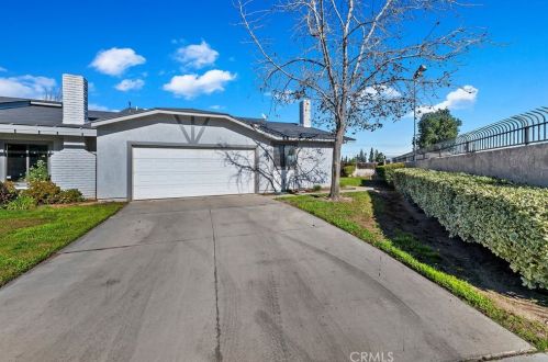 8915 Paddington Dr, Riverside, CA 92503-5749