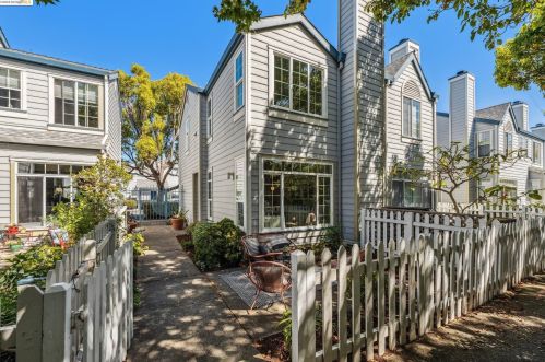 107 Commodore Dr, Richmond, CA 94804-4535