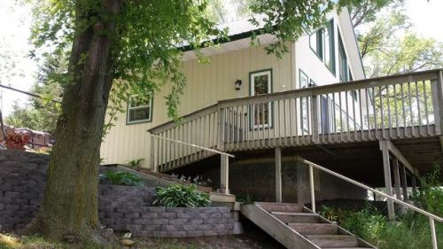 27 Stange Cir, Cozad, NE 69130-4120