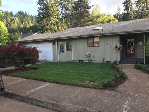 1002 Madison St, Silverton OR  97381-2405 exterior