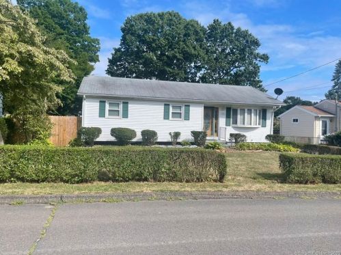 141 Ida Ave, Derby, CT 06418-2323