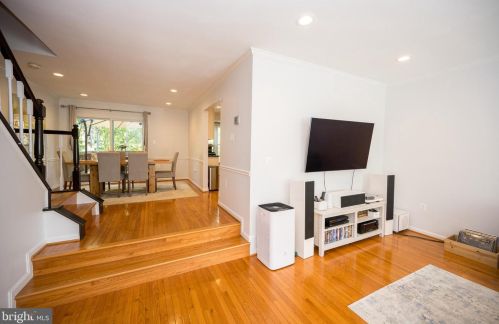 7205 Squirrel Run Ct, Springfield VA  22152-3654 exterior