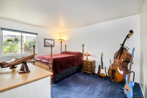 616 Estrelita Dr, Vista CA  92084-7926 exterior