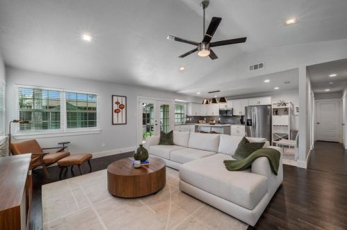 2116 Rockwood Dr, Carrollton TX 75007-5723 exterior