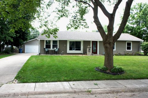 77 Eastfield Rd, Boulder Hill, IL 60538-2401