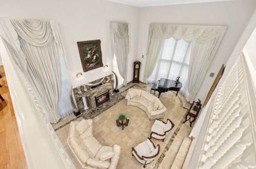 1468 Hillside Dr, Glendale CA  91208-2417 exterior