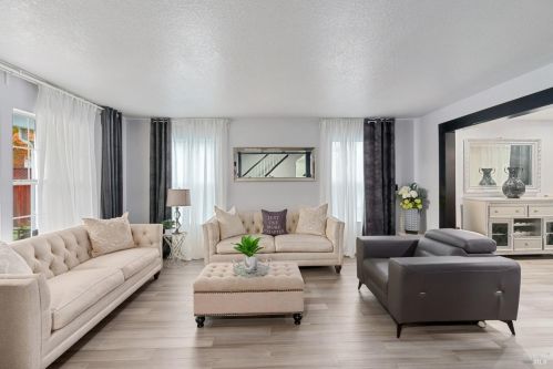 1068 Matthew Ct, Windsor CA  95492-8778 exterior