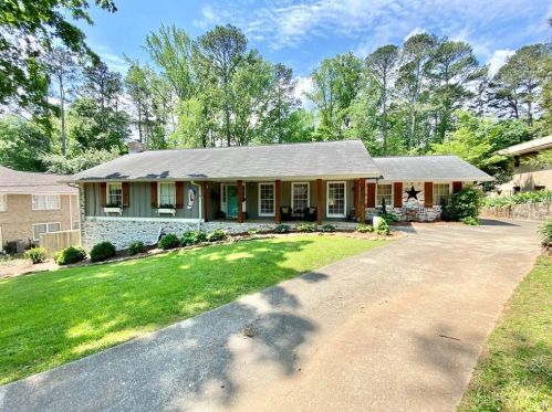 2698 Leslie Dr, Atlanta, GA 30345-1562