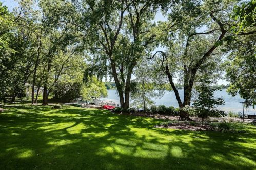 329 Geneva Ave, Saint Paul MN  55128-6406 exterior