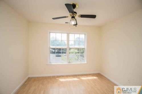 1333 Waterford Dr, Edison NJ  08817-1928 exterior