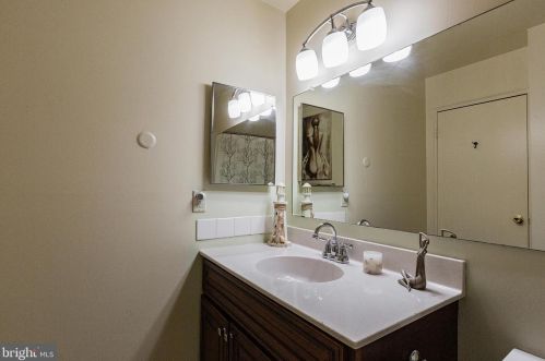 85 Valleybrook Dr, Lancaster PA  17601-4612 exterior