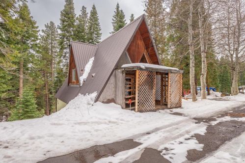 11485 Lockwood Dr, Truckee, CA 96161-2828