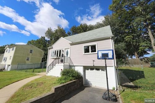 662 Iris Ct, Teaneck, NJ 07666-6511