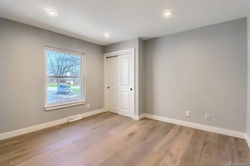 8168 Hinsdale Dr, Englewood CO 80112-1910 exterior