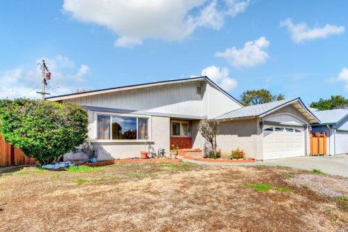 290 Hemlock St, Vacaville, CA 95688-2729