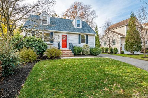 29 Barnstable St, Metuchen, NJ 08840-2001