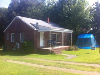 706 Greene St, Cheraw SC  29520-2206 exterior