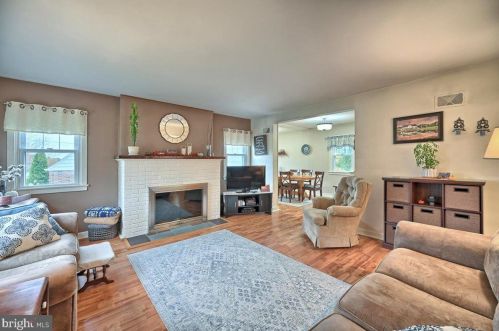 392 49th St, Harrisburg, PA 17111-3411