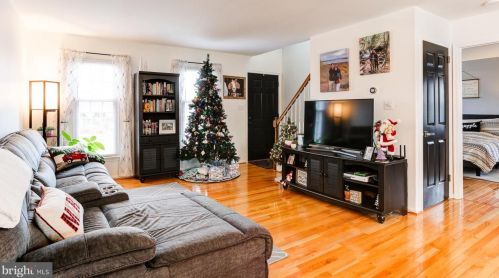 1546 Dunmore Dr, Lancaster PA  17602-1247 exterior