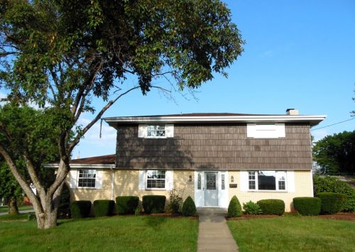 498 Toledo Dr, New Kensington, PA 15068-3315