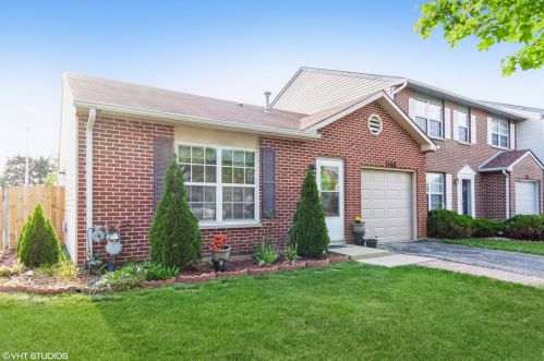 1448 Oxford St, Carol Stream, IL 60188-9095