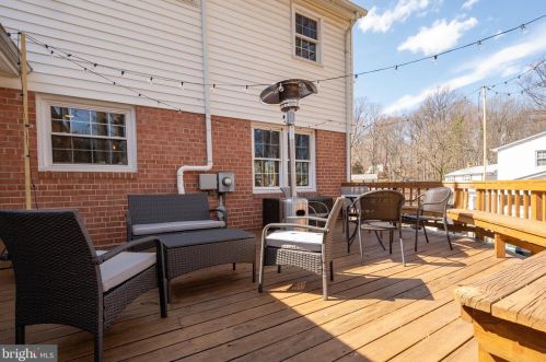 6705 Little Ann Ct, Springfield VA  22152-2629 exterior