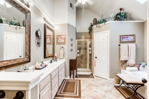 2210 Meadowstone Dr, Carrollton TX 75006-2642 exterior