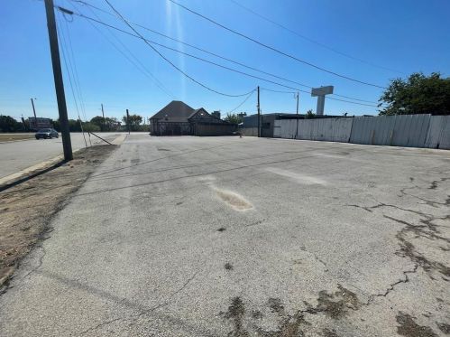 6825 Lancaster Ave, Fort Worth, TX 76112-7131