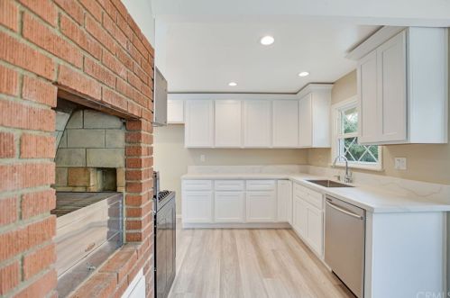 2918 Westridge Rd, Riverside CA  92506-4454 exterior